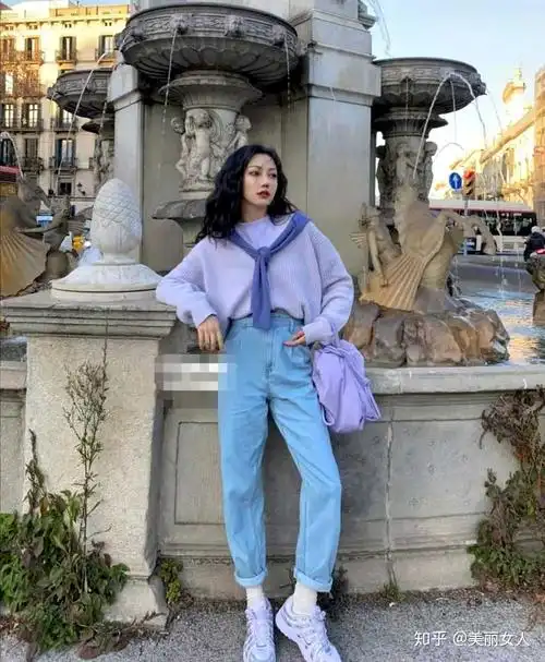 香芋紫毛衣配什么颜色裤子好看