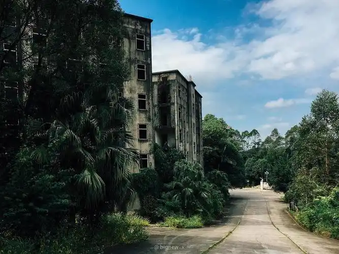 探访广州第一烂尾楼澳洲山庄