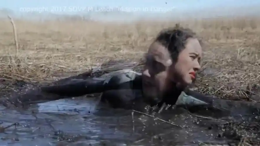 女子陷入沼泽_哔哩哔哩 (゜-゜)つロ 干杯~-bilibili