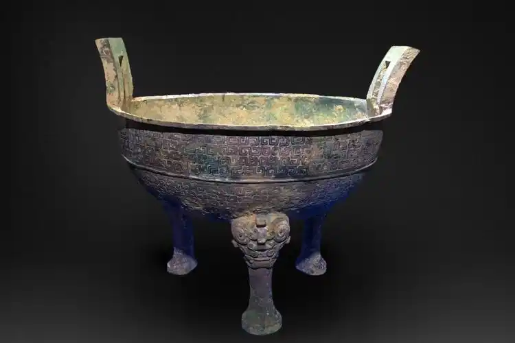 春秋 蟠虺纹三足圆鼎 - 青铜 - 西安尚真集艺术品有限公司