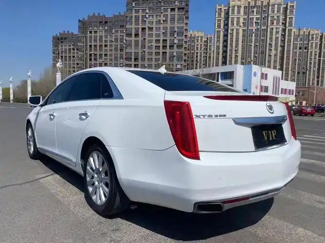 2015年凯迪拉克xts 2.0t高功率 全景天窗 无钥匙进