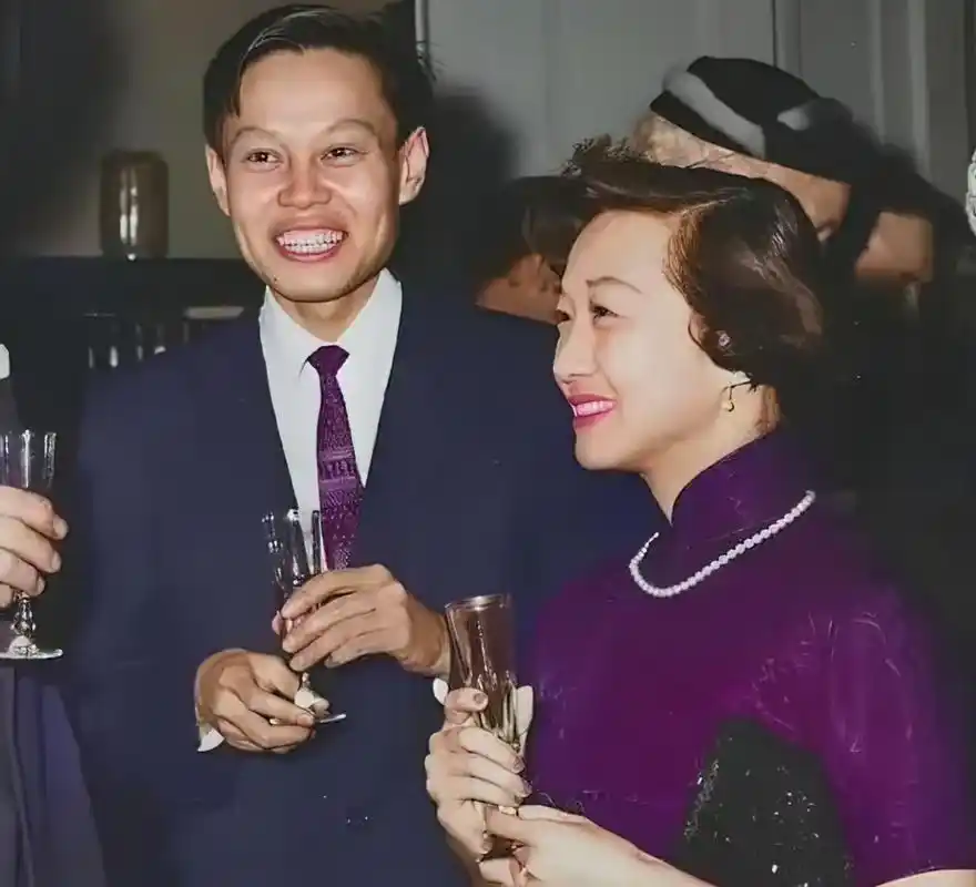 杨振宁为何选择了翁帆?看看她和杜致礼年轻时照片,自然你就懂了!