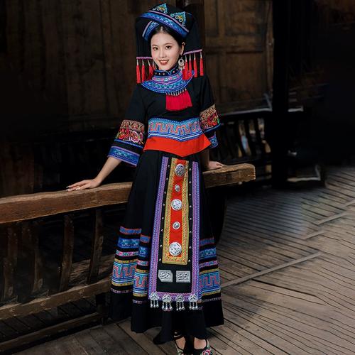 女新款演出服苗族瑶族表演服土家族舞蹈服饰广西壮族少数民族服装