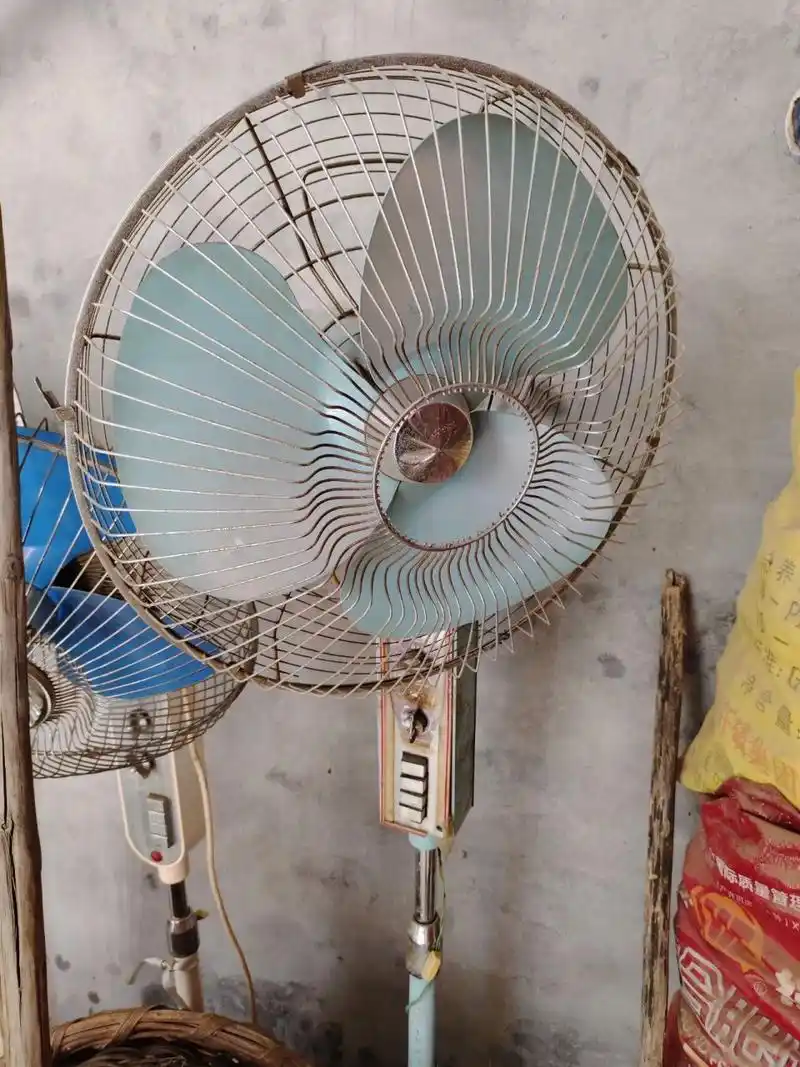 风扇七八十年代落地扇,老风扇,火锅店摆设 风扇七八十年代落地扇,老