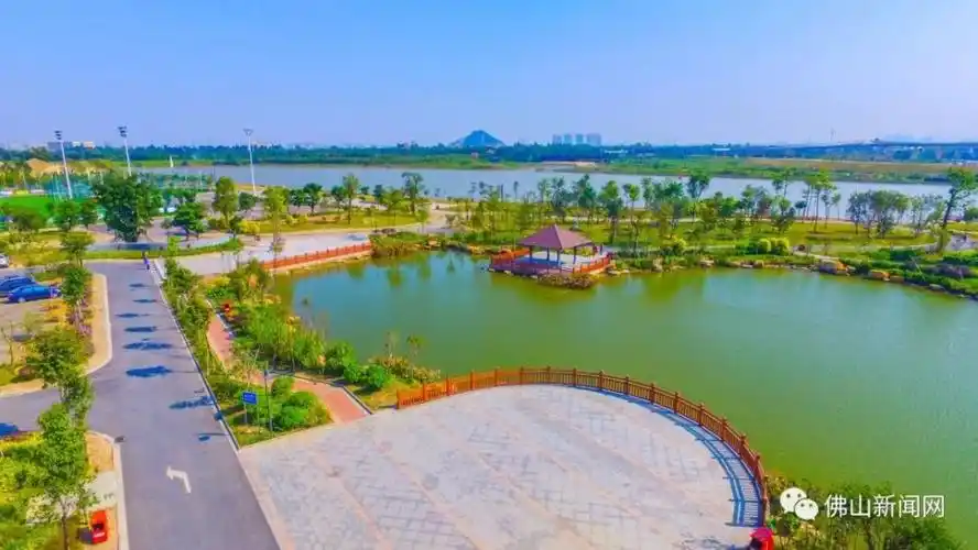 春游好去处佛山半月岛湿地公园既有湖光山色也有花海园林