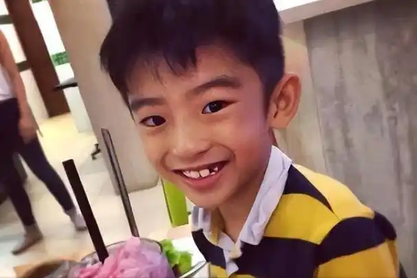 看完刘烨儿子的照片终于知道混血儿的心酸周华健比儿子还年轻