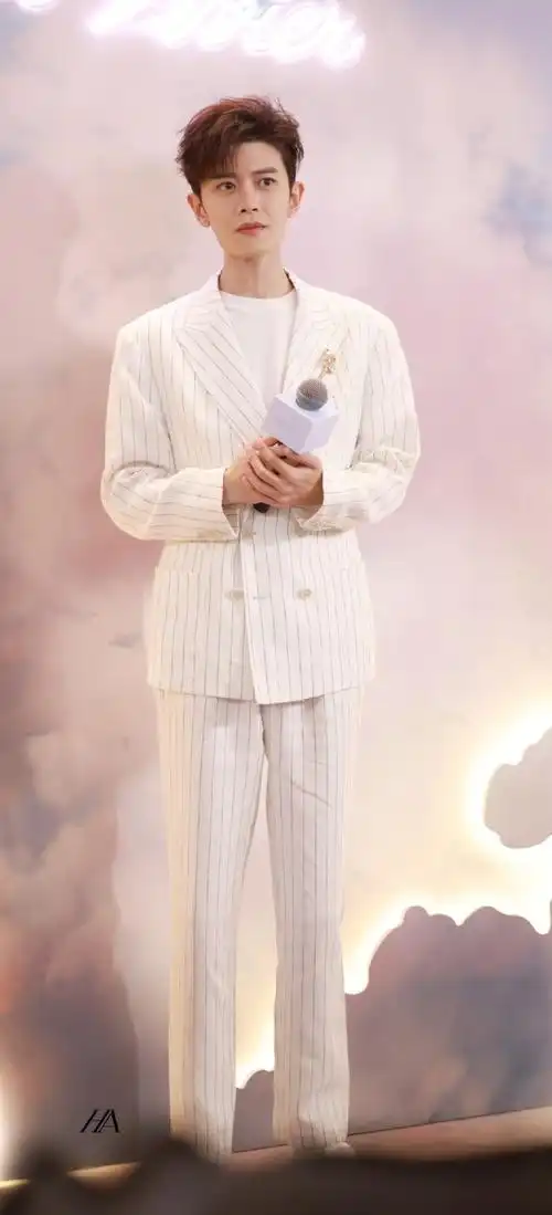 rogervivier品牌代言人任嘉伦