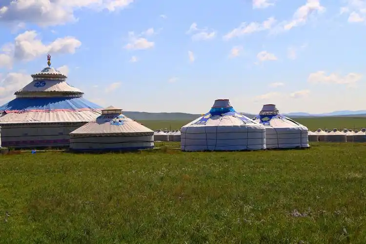 草原上的蒙古包6588