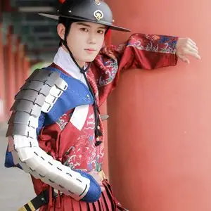 环臂甲乌衣巷原创明制汉服甲胄搭配直身甲飞鱼服贴里不锈钢龙虾臂