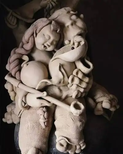 大师遭网友群嘲丑到窒息的泥雕打破常规审美一般人很难看懂