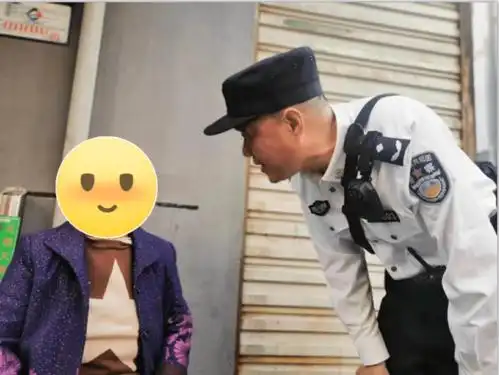 老同志勇担重任派出所工作繁重穿上"白衬衫"还要像普通民警一样出警