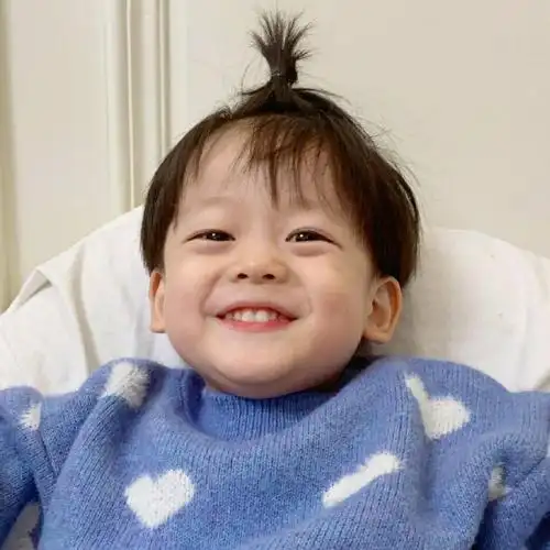 抖音上很火的小男孩快快头像