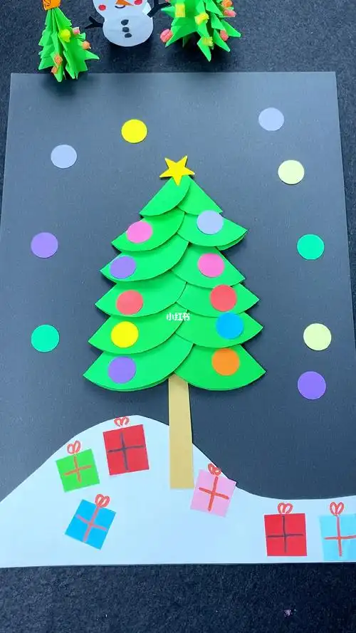 用圆形纸就可以做漂亮的圣诞树. #亲子手工  #有趣的创意