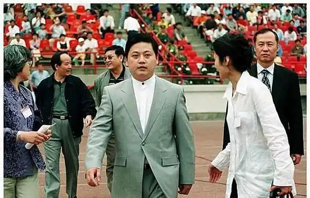 等到均瑶乳业进行ipo上市时,积攒多年的愤怒终于在王滢滢身上爆发.