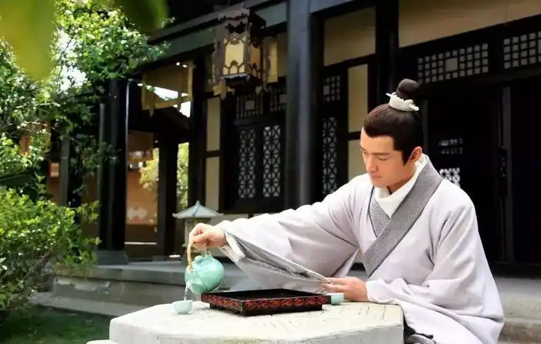 朗读菌印象最深刻的是15年热播的电视剧《琅琊榜》中,那个飘然若仙的