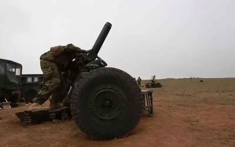 实拍美军海军陆战队发射120mm高威力迫击炮 美国陆军射击120毫 - yout