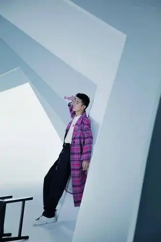 shirt(@randomevent)windbresker(@damo wang)pants(@peter wu)shoes