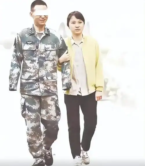 杜富国和妻子王静除此之外,杜富国的三个弟弟妹妹也是在他的影响下