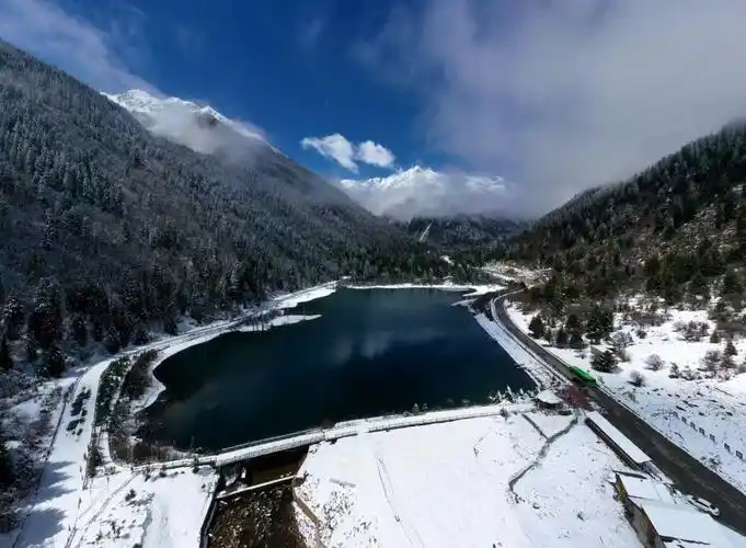 达古冰川景区迎来了又一场大雪_旅游新闻_新闻公告_阿坝旅游