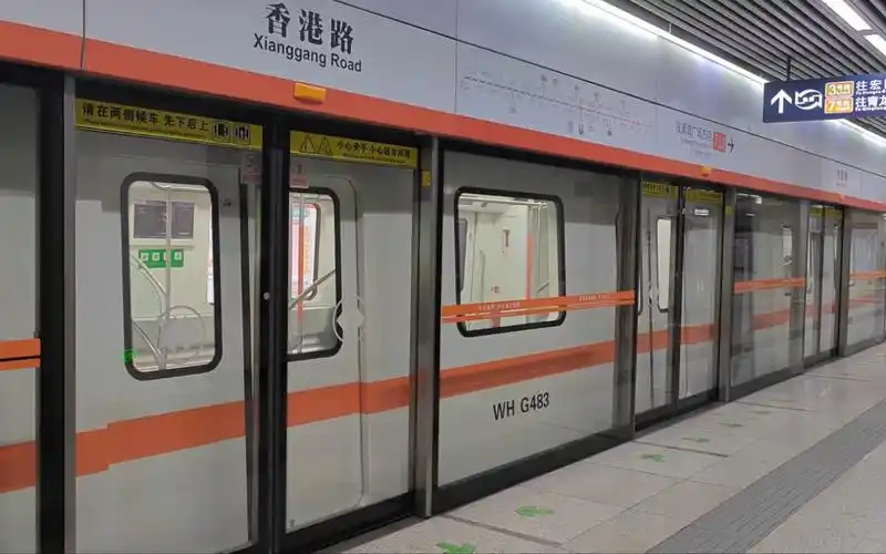 武汉地铁七号线二期车g48香港路出站
