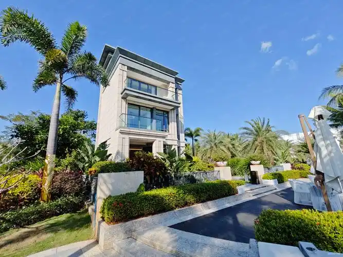 海棠湾70年产权海景别墅水流缓可下海实得400平