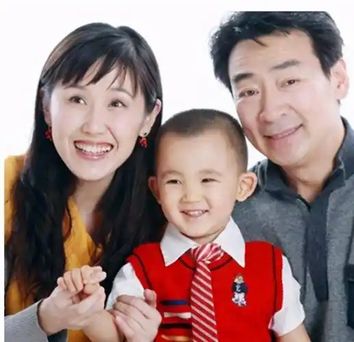 寇振海,一婚娶章小蕙二婚娶小21岁娇妻,52老来有喜_李婷_张学良_事业