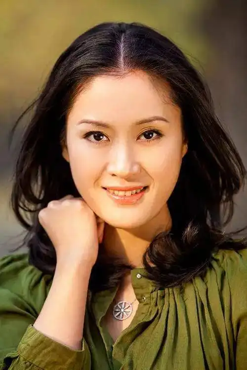 霍佳简介  籍贯: 河北  毕业院校 及专业: 中国传媒大学播音主持沂貂