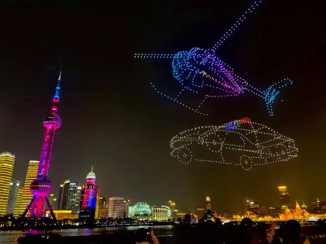 上海无人机表演团队上海67500架无人机表演庆祝警察节