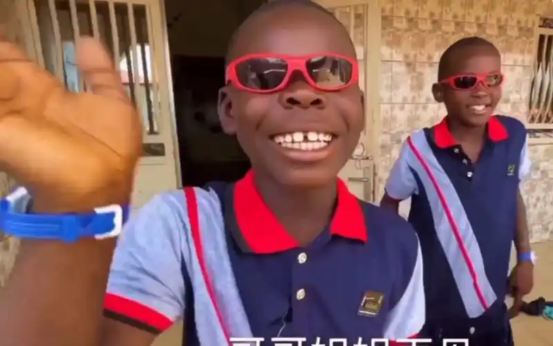 咕嘎史密斯非洲飞哥之倒霉男孩修改后的version20以前看过的可选择性