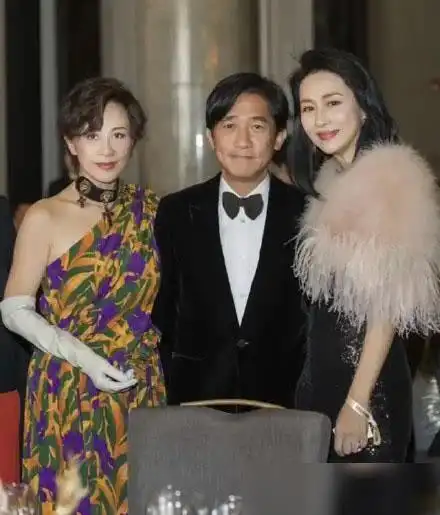 83岁谢贤依然时尚帅气刘嘉玲与他合照叫超级巨星网友喊他男神