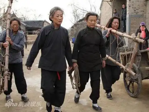 投资的《大地情深》目前正在山东临沂热拍,该剧由曲丽君编剧并导演