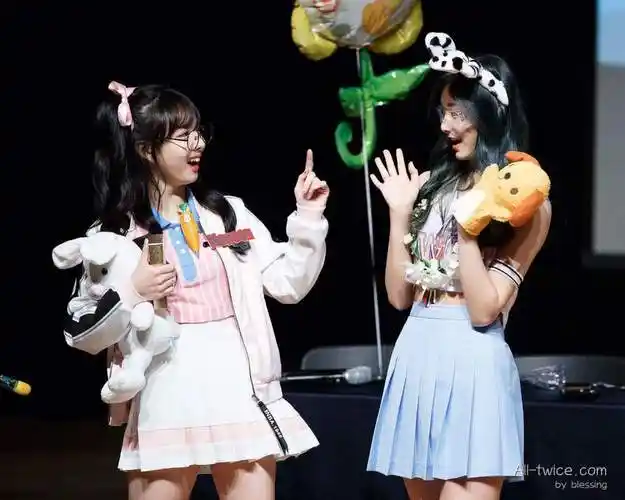 林娜琏周子瑜676767