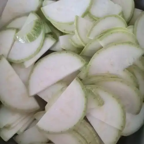 第1步,西葫芦切片备用.