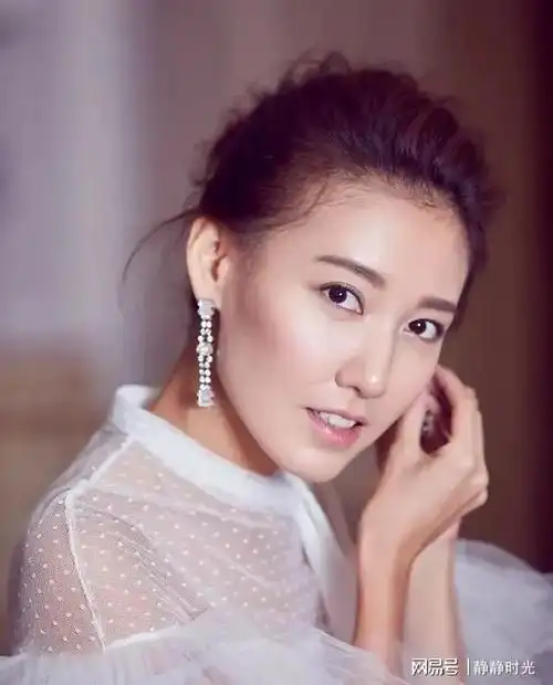 像高露这种演员的状态才是最舒服的吧