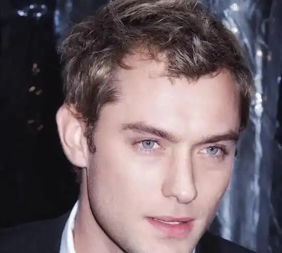 英国国宝演员裘德洛长相帅气,基因却没被遗传,儿女颜值太一般_高清