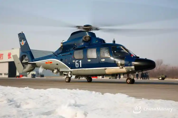 海军航空大学直9直升机飞行训练