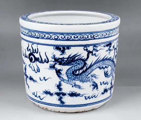 明青花穿云龙纹大香炉