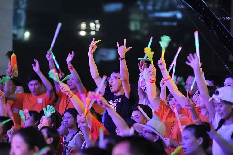 乐队齐聚北城天街,"美仑美奂橙色音乐节"唱响美式经典