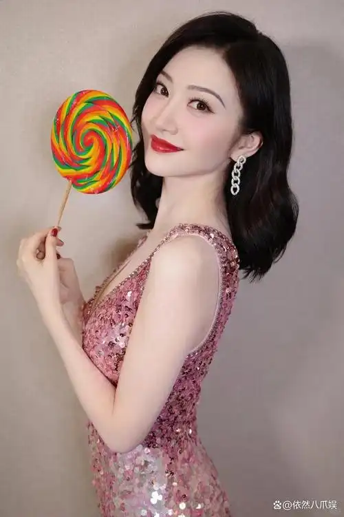 景甜:曼妙身姿,宛如柳絮轻舞,京城四美之名不虚传!