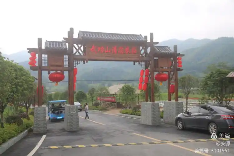 我们漂亮大气的农庄大门