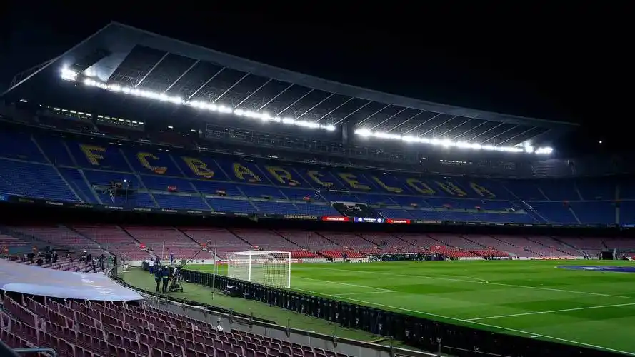 职业生涯首秀球场:诺坎普球场