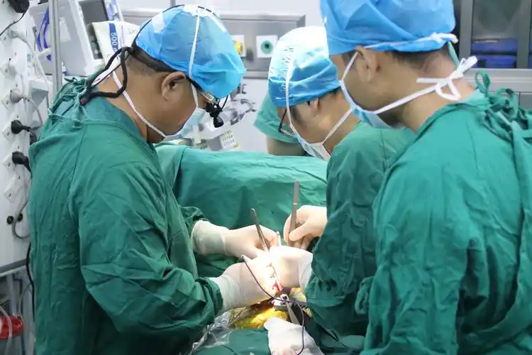 [组图]德昌县人民医院首例体外循环开胸直视下心脏手术取得成功