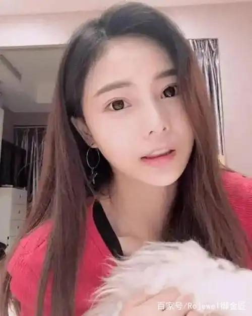 冯提莫正式回应会计门,十万一夜的宾馆没和他睡过,他看不上我!