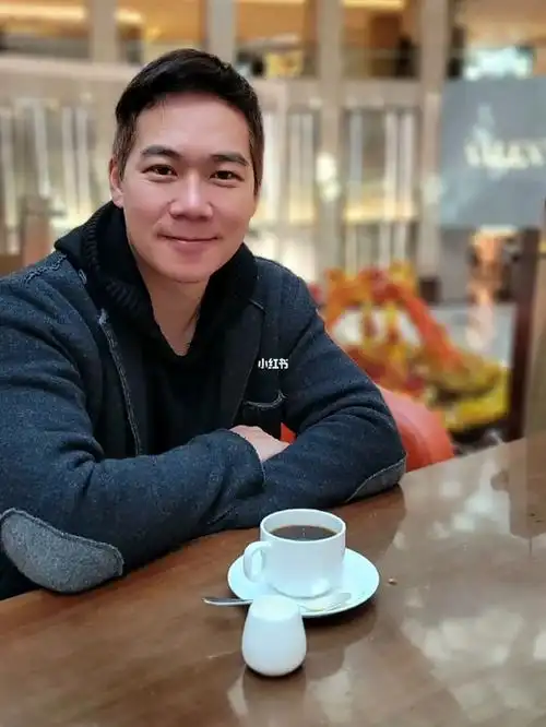 休闲在香港中环置地广场享受午餐