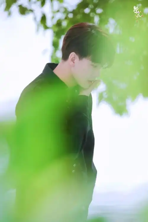 任嘉伦乌鸦小姐与蜥蜴先生