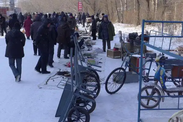 绥化海伦市农贸市场交易红火