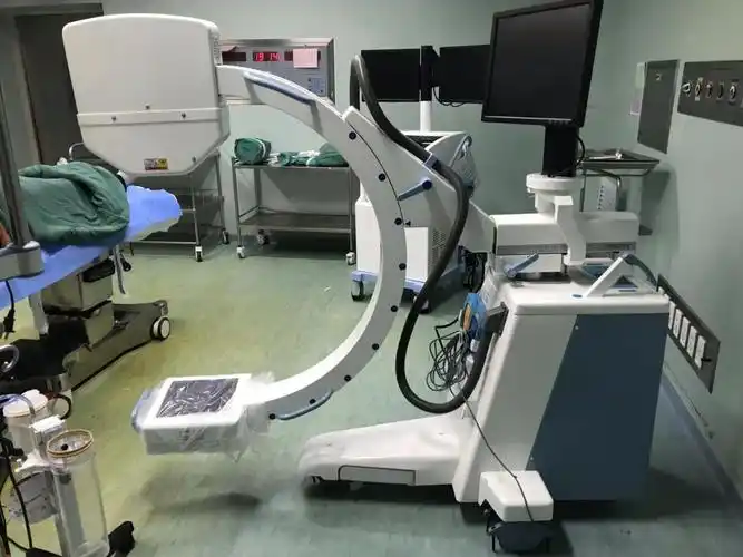 区人民医院新型移动式平板c型臂x线射线机投入临床