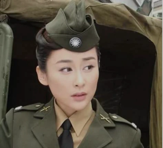 原创两名国民党女兵被俘李克农放走穿长靴的士兵不解