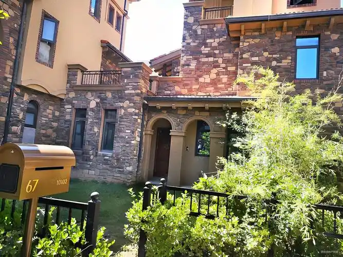 雁鸣湖旁 内独栋别墅 经典户型 小区 三环里交通便利,绿地与湖(别墅)