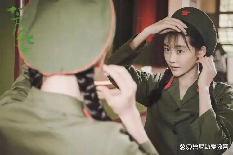 冯小刚近年来最火的电影要数《芳华》了,从选角到上映可谓是火了一波